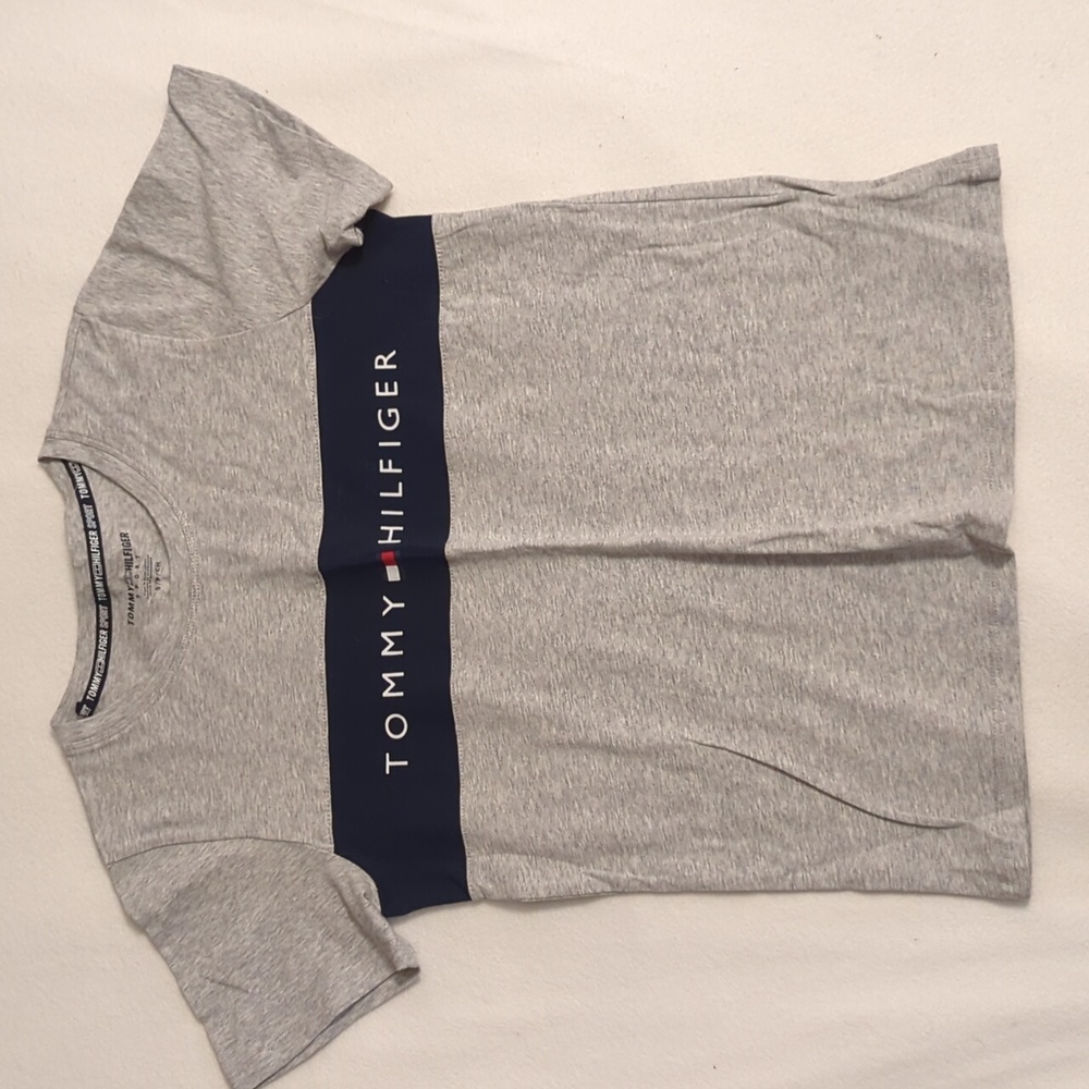 Tommy Hilfiger T shirt